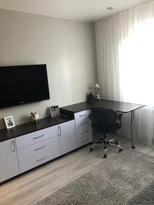 Сделали ремонт в комнате сына подростка, подскажите, пожалуйста, какие шторы подойдут? 01