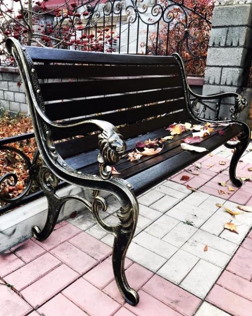 Добрый день!  15 октября привезли две лавочки на восстановление, на фото видно их состояние, в принципе из выкинуть хотели. 02