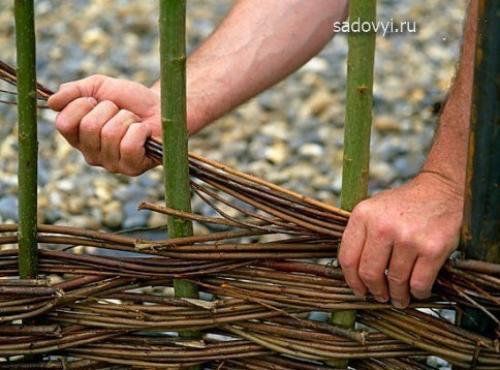 Как сделать плетень на ДАЧЕ своими руками. 02 Как сделать плетень на ДАЧЕ своими руками. 02