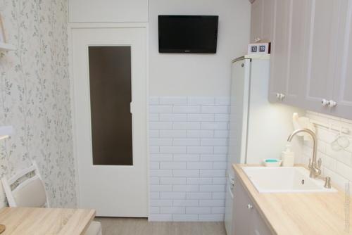 Муж своими руками ремонт на кухне сделал. 07