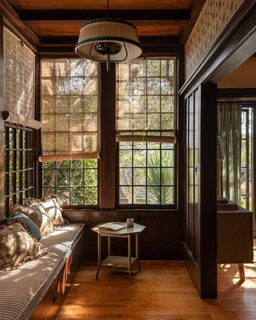 Этот дом - настоящее воплощение исторического шарма и уюта. 08