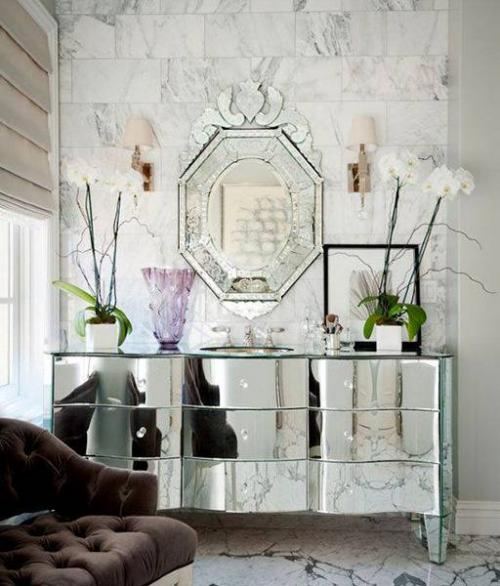 Зеркальная мебель - интересный способ визуально увеличить пространство в комнате. 07