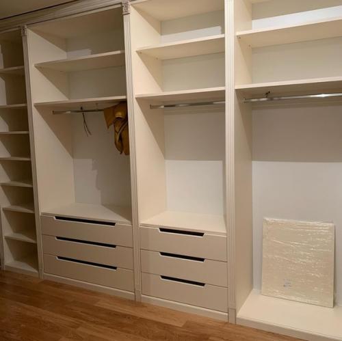 Две отдельные гардеробные комнаты для меня и мужа. 02