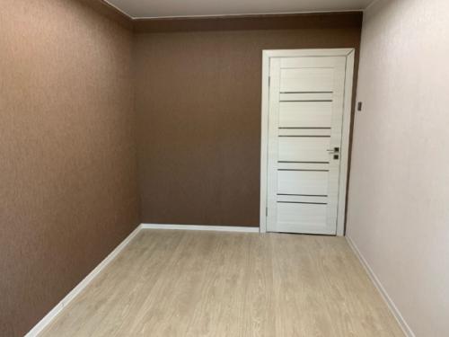 Ремонт в двух комнатах хрущевки закончили. 01