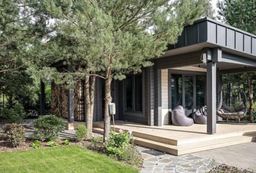 Лаконичная, уютная и продуманная до мелочей - эта баня воплощает идею настоящего уединения и релакса. 01