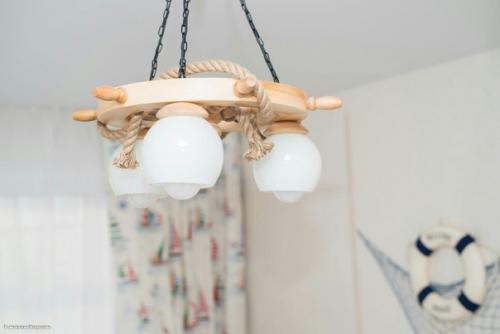 Добрый день!  Сделали в детской комнате ремонт вся мебель кроме чисто белого стеллажа - моя сборка по мотивам стувы из Ikea. 05