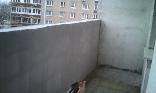 Решили с барбосом лоджию утеплить так он теперь оттуда не вылазит. 01