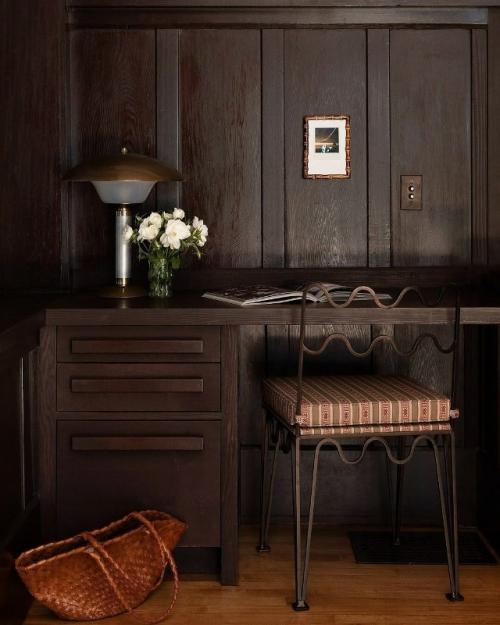 Этот дом - настоящее воплощение исторического шарма и уюта. 03