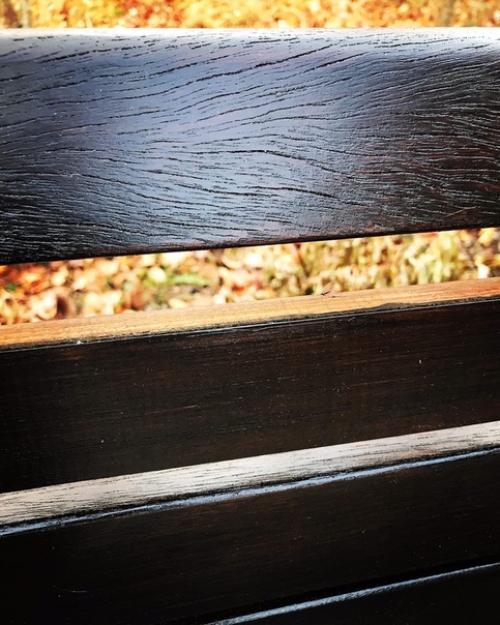 Добрый день!  15 октября привезли две лавочки на восстановление, на фото видно их состояние, в принципе из выкинуть хотели. 06