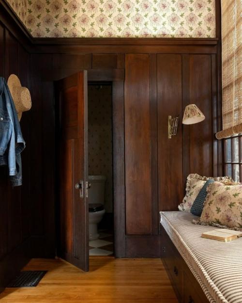 Этот дом - настоящее воплощение исторического шарма и уюта. 04