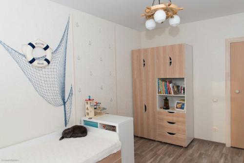 Добрый день!  Сделали в детской комнате ремонт вся мебель кроме чисто белого стеллажа - моя сборка по мотивам стувы из Ikea. 01