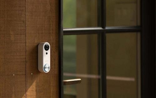 В основном встречаются два вида дверных звонков: проводные и беспроводные. 03