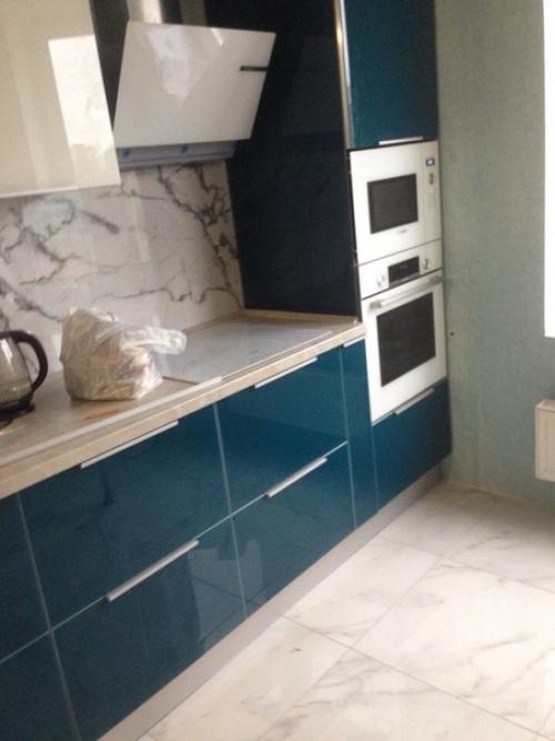 Собрали кухню фасады - стекло, да столешку и барную стойку под замену, поняли после сборки. 03