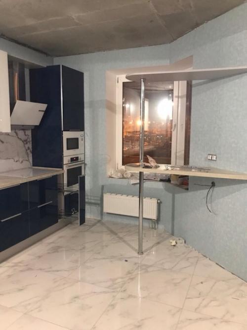 Собрали кухню фасады - стекло, да столешку и барную стойку под замену, поняли после сборки. 06