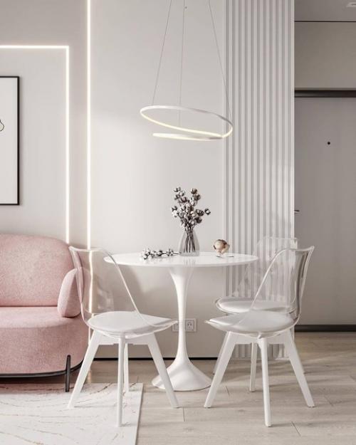 Интерьер светлой, почти белоснежной квартиры в современном стиле для молодой девушки. 01