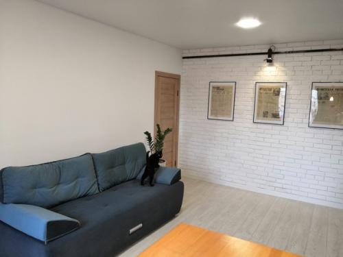 Наконец - то и я закончил ремонт в 2 х комнатной хрущевке площадь 44 м 2. все делал сам, ушел почти год. 05