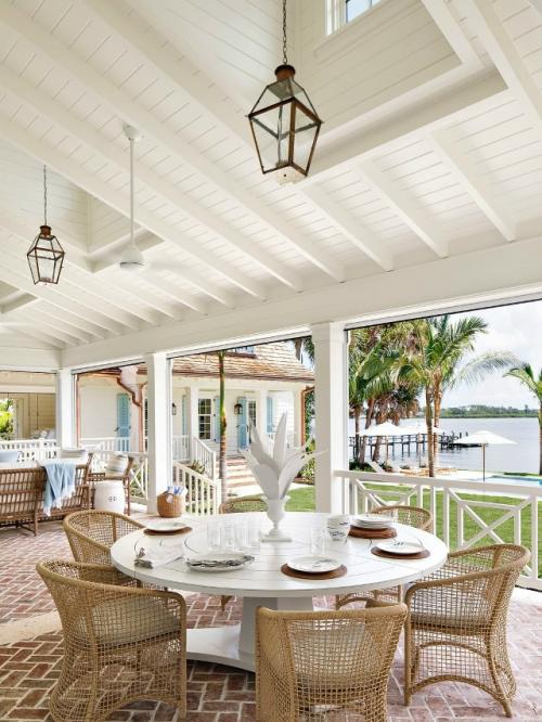 Этот дом - воплощение гармонии между природой и современным комфортом. 09