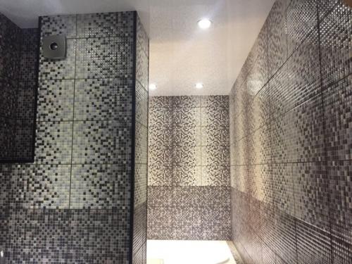 Сам делаю натяжные потолки, не самая моя лучшая работа, просто из последнего. 01