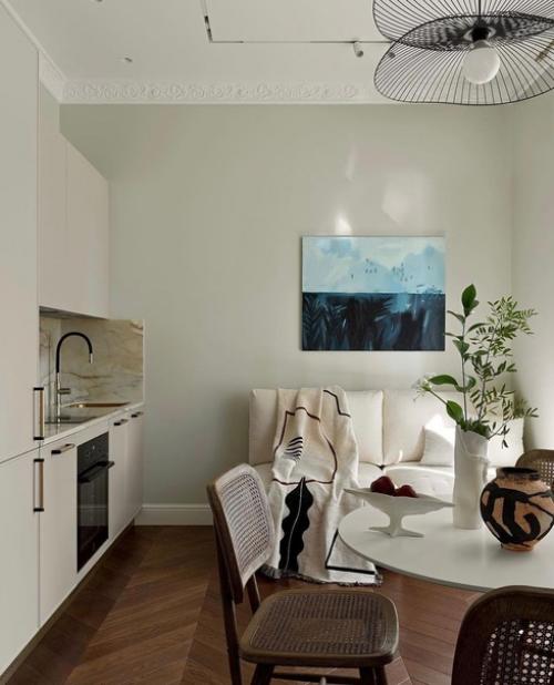 Дизайнер оформила квартиру для молодой девушки, которая живет между Москвой и Миланом. 01