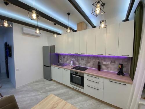 Сделали ремонт своими руками в студии под аренду. 01