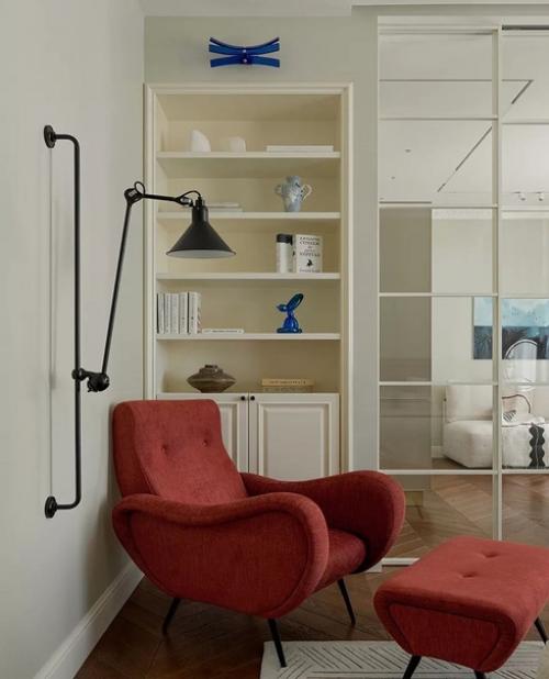 Дизайнер оформила квартиру для молодой девушки, которая живет между Москвой и Миланом. 05