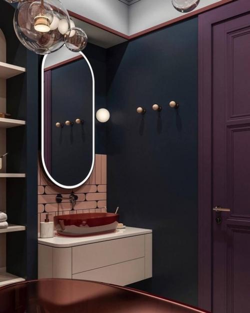 Сочный и очень насыщенный интерьер ванной комнаты. 01