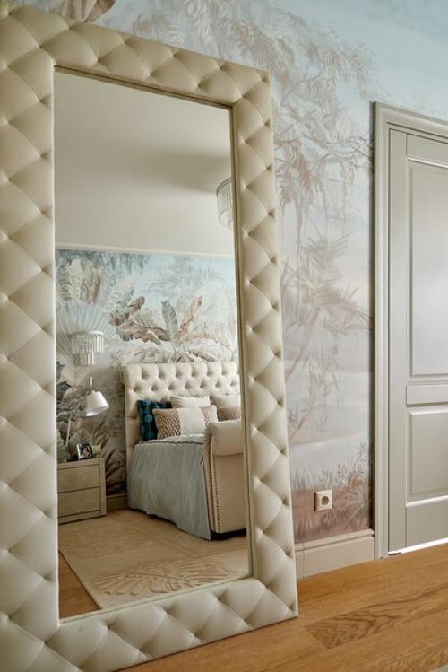 Вот такая спальня в стиле современной классики получилась у дизайнера Гелены Захаровой для Ирины Безруковой. 02