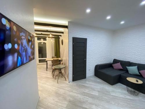 Сделали ремонт своими руками в студии под аренду. 08