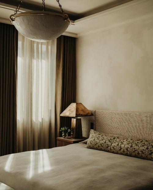 Этот загородный дом в современном стиле поражает гармонией архитектуры и света. 02