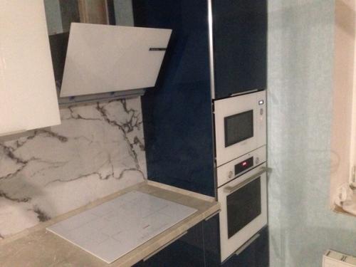 Собрали кухню фасады - стекло, да столешку и барную стойку под замену, поняли после сборки. 01