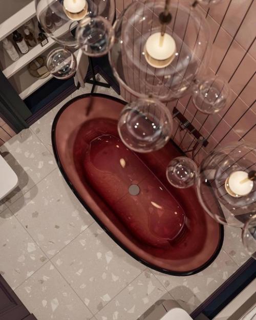 Сочный и очень насыщенный интерьер ванной комнаты. 03