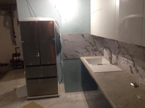 Собрали кухню фасады - стекло, да столешку и барную стойку под замену, поняли после сборки. 02