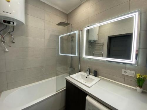 Сделали ремонт своими руками в студии под аренду. 03