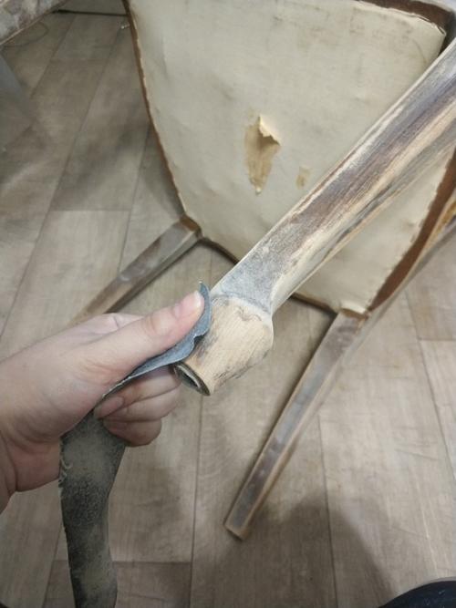 На Авито купила два стула за копейки. 01