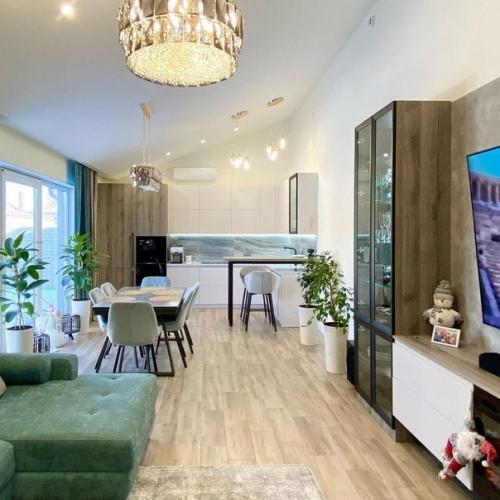 Угловая кухня сразу после монтажа. 08