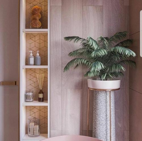 Интерьер просторной ванной комнаты из десятка оттенков розового. 04