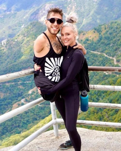 Ник сантонастассо - американец, у которого полностью отсутствуют три конечности - обе ноги и одна из рук. 02