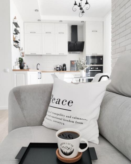 Пару лет назад мы с мужем купили обыкновенную двухкомнатную квартиру в новостройке площадью 60 кв. 05