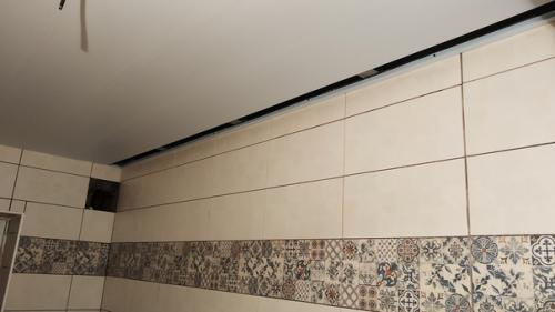 Сделал потолок в ванной за один вечер, раскинул освещение. 05