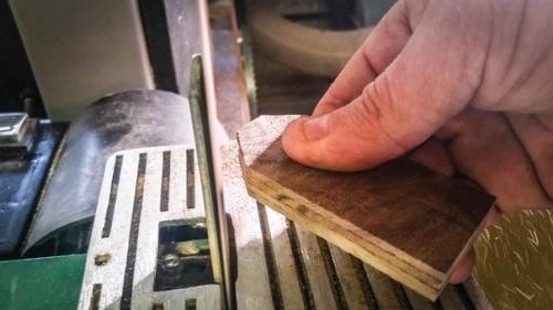 Как сделать деревянные бирки с именами для подарков. 03