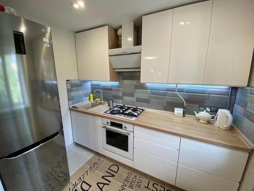 Небольшая квартира для дальнейшей аренды после капитального ремонта, весь ремонт сделали своими руками. 02