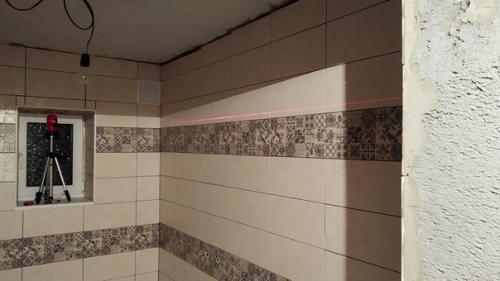 Сделал потолок в ванной за один вечер, раскинул освещение. 09