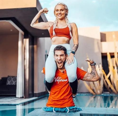 Ник сантонастассо - американец, у которого полностью отсутствуют три конечности - обе ноги и одна из рук. 03