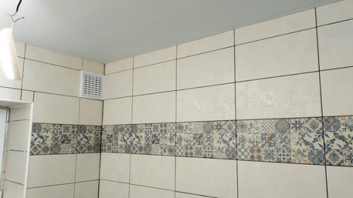 Сделал потолок в ванной за один вечер, раскинул освещение. 01