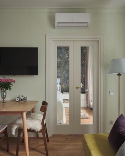 Квартира 33 м 2 для взрослой женщины, которая живет одна, но к ней часто приезжают гости с ночевкой листайте влево, чтобы посмотреть планировку. 04