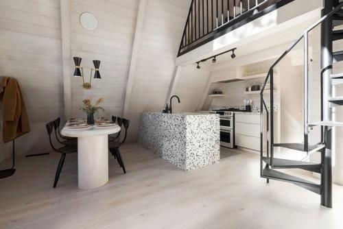 Стильный дизайн небольшого а - образного домика. 06