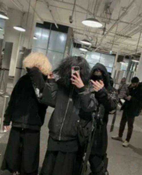 Искренне не понимаю эту моду.  