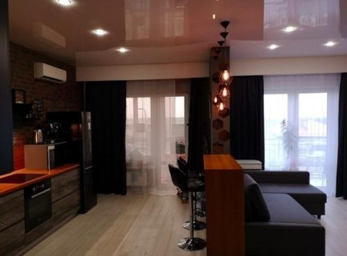 Cтyдия дocтaтoчнo нeбoльшaя, нo для нac вce пoлyчилocь oчeнь кoмфopтнo. 01