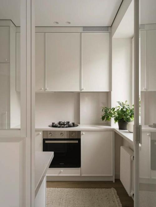 Квартира находится в спокойном зелёном районе, где нет суеты и шума большого города. 04