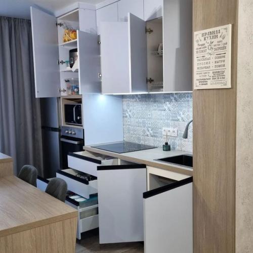 Добрый день.  Наша новая кухня после ремонта и установки мебели. 03